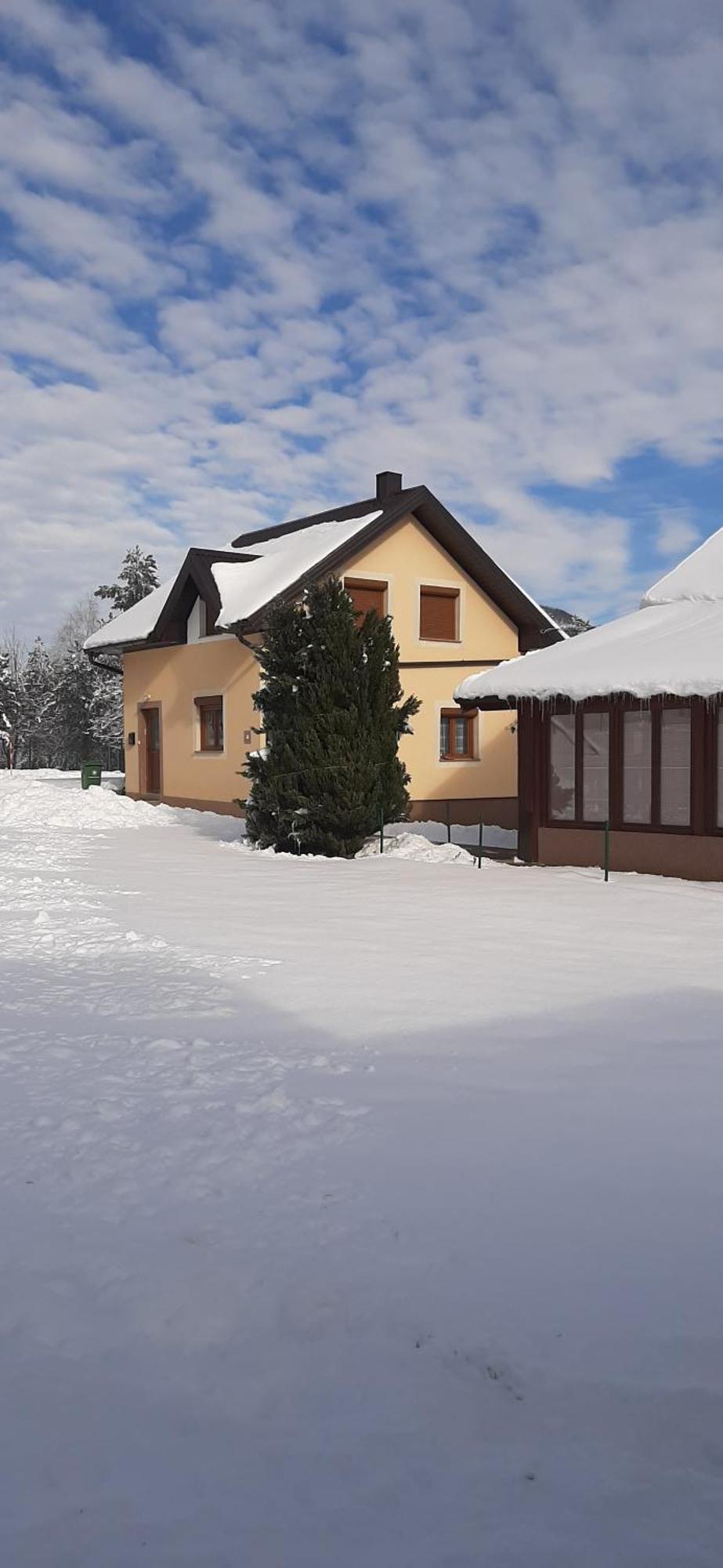 Apartments Marija Vrelo Koreničko Exteriör bild
