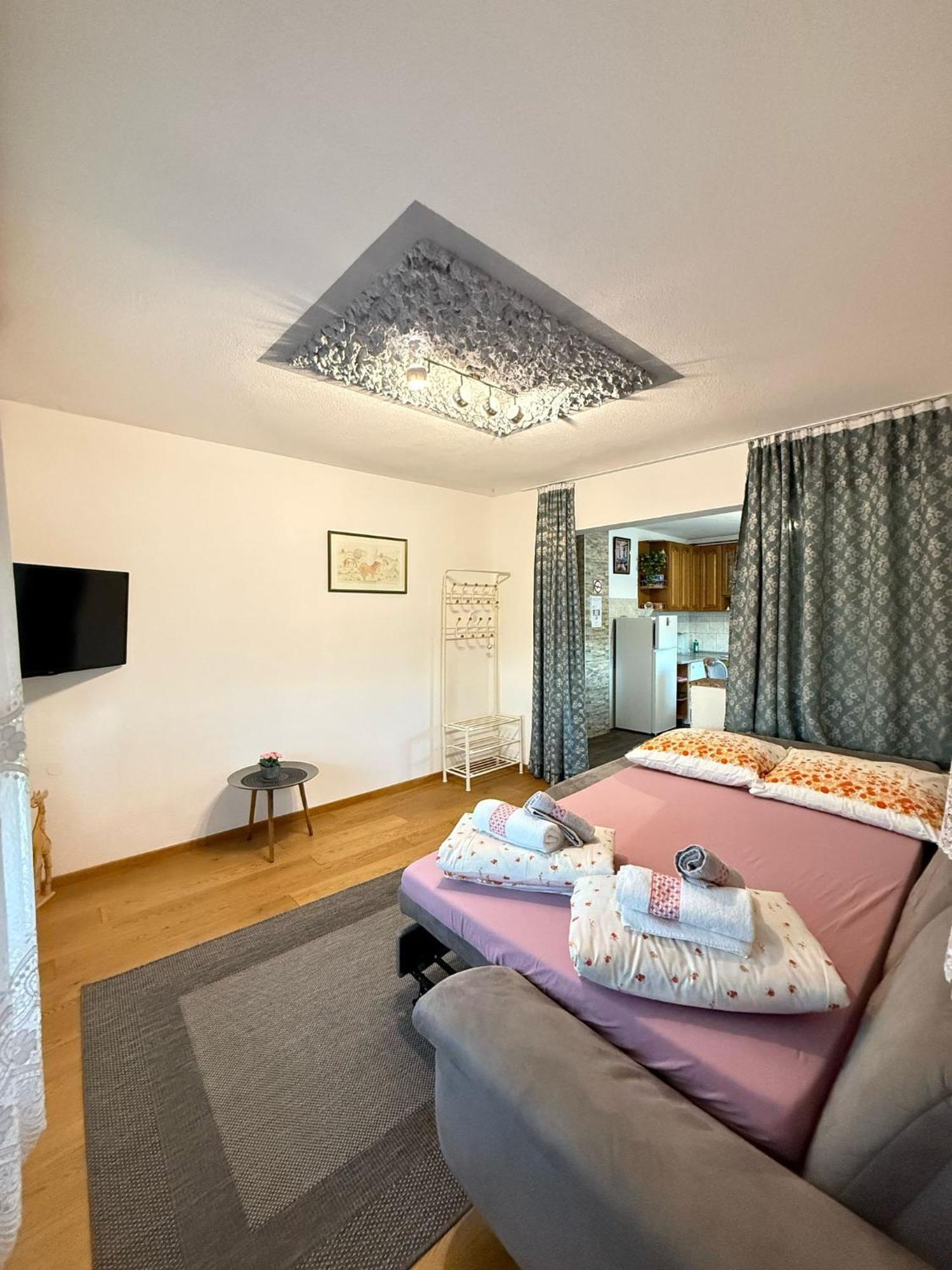Apartments Marija Vrelo Koreničko Exteriör bild