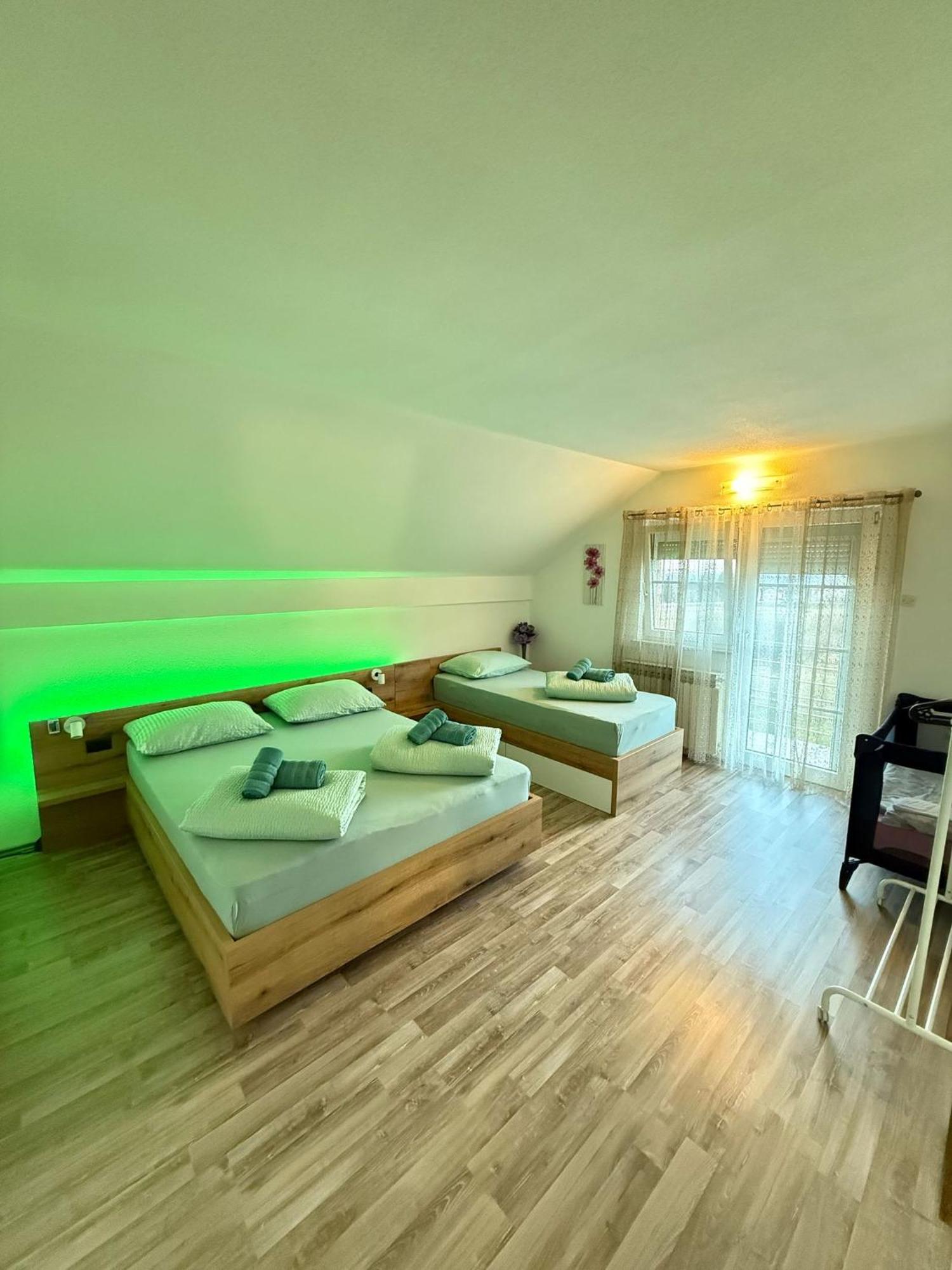 Apartments Marija Vrelo Koreničko Exteriör bild