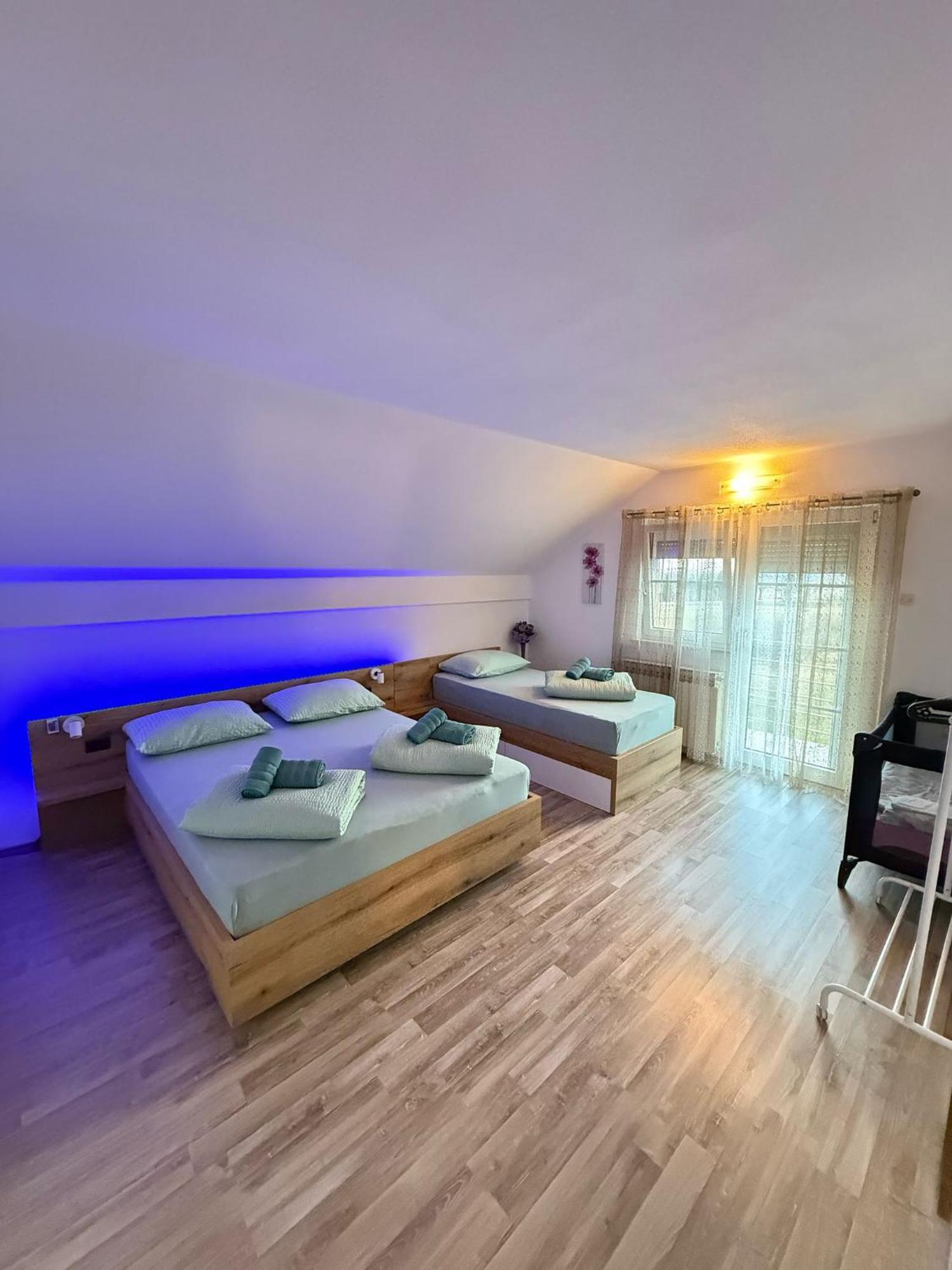 Apartments Marija Vrelo Koreničko Exteriör bild